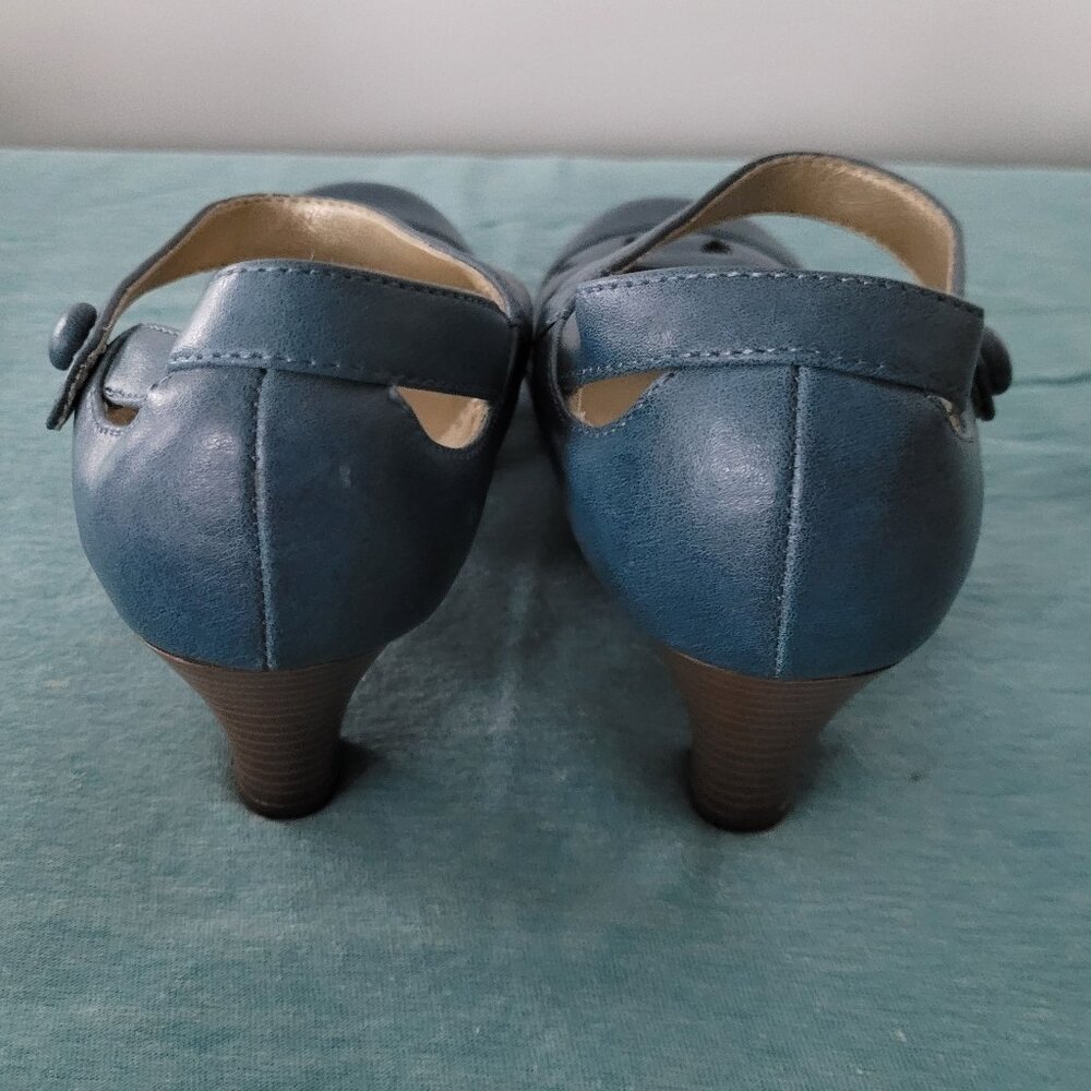 Expression Shoes ~ Size 6 - Picture 5 of 7